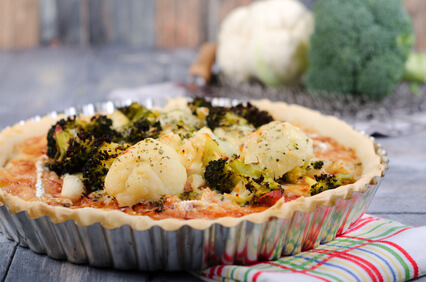 Quiche mit Blumenkohl, Tomaten und Thymian